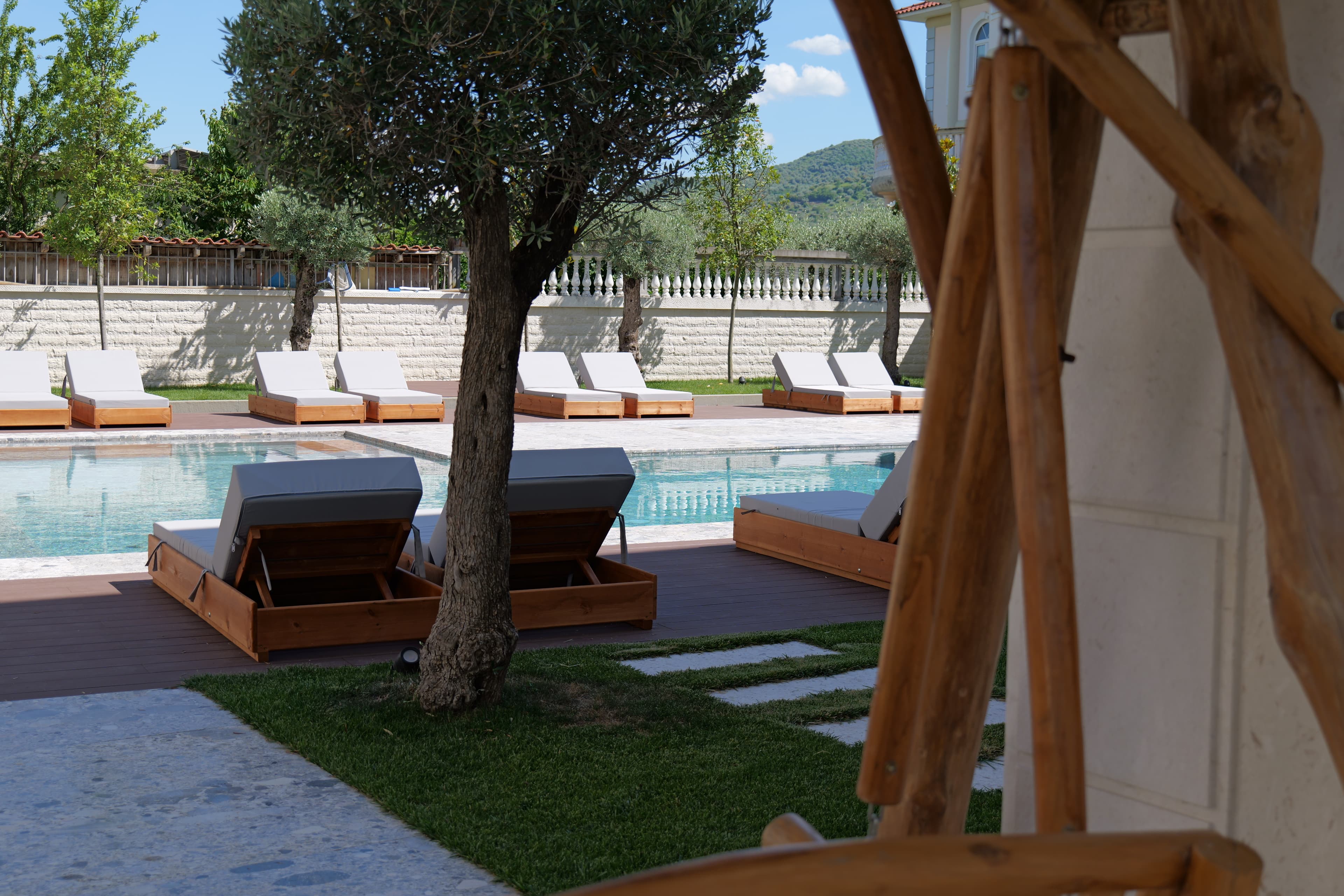 Personalized poolside hosting